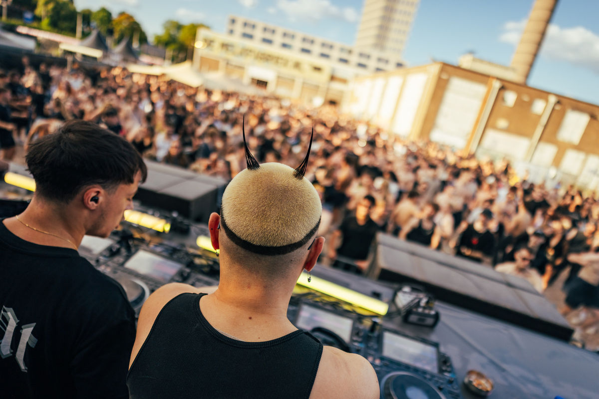 Loading... just a sec